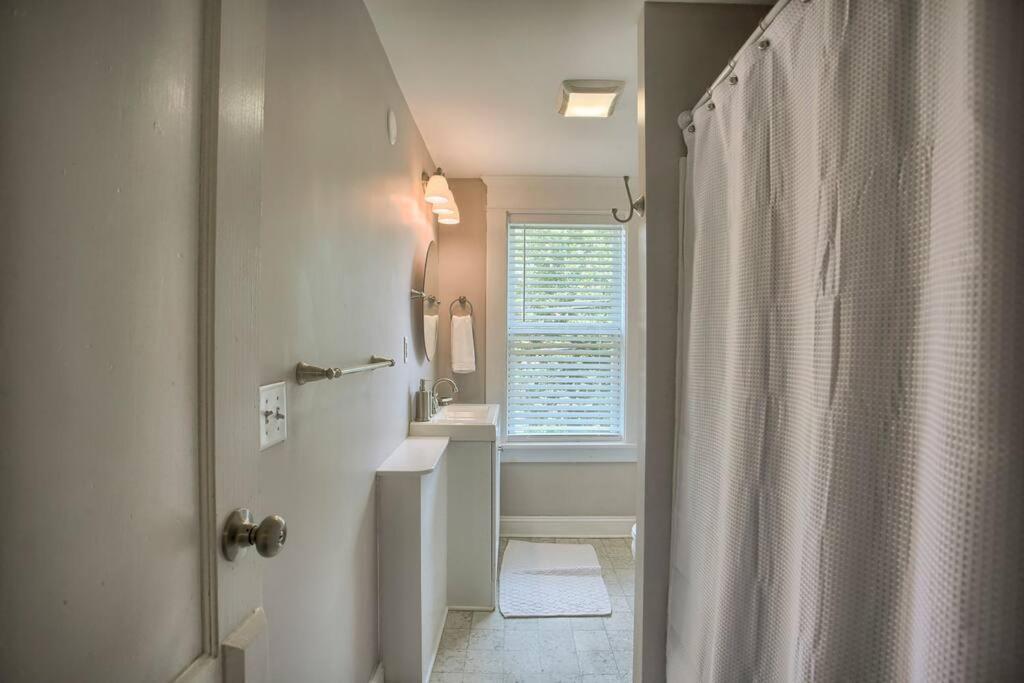 Apartment On Seneca - Beautiful 1 Bedroom