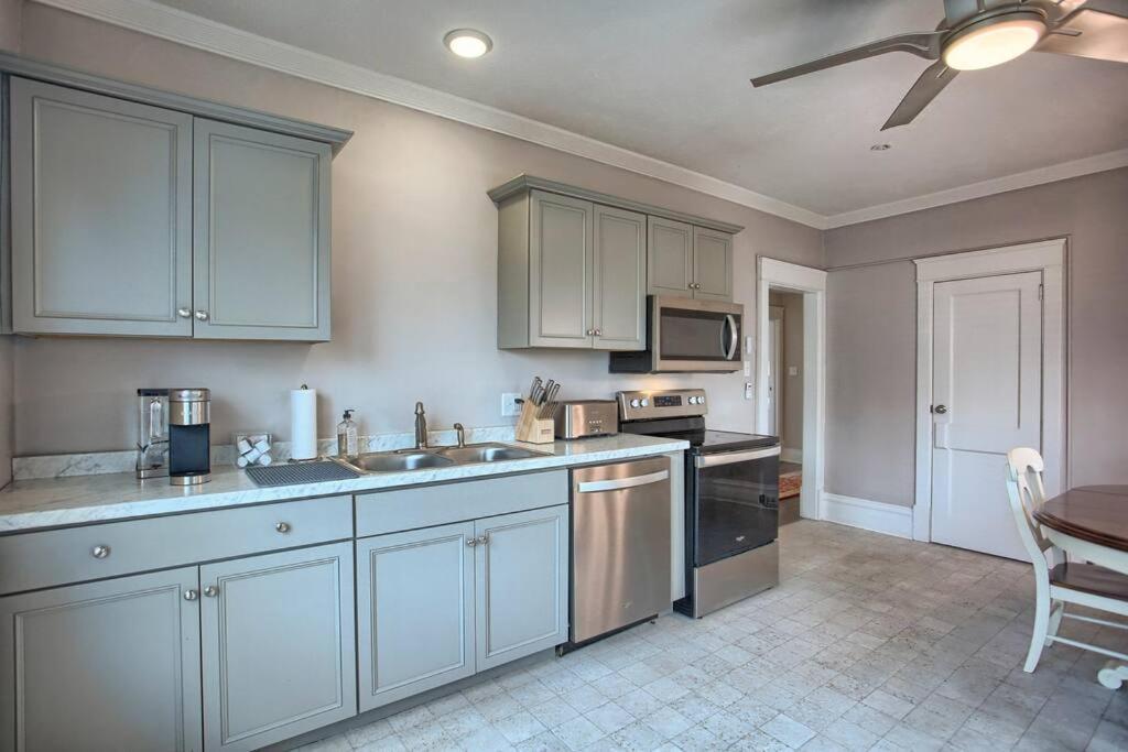 On Seneca - Beautiful 1 Bedroom Apartment