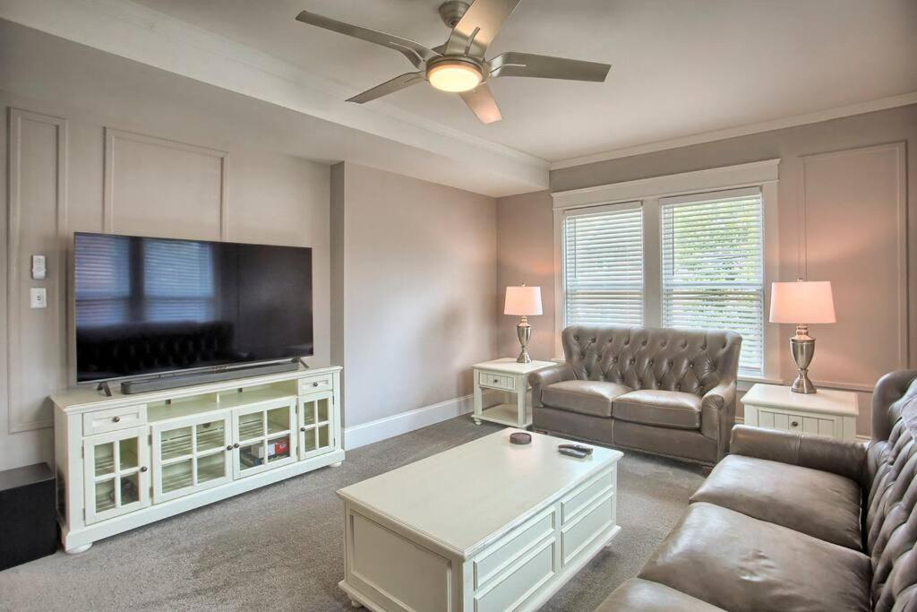 Apartment On Seneca - Beautiful 1 Bedroom *
